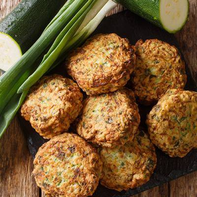 Griechische Zucchinibällchen - Kolokithokeftedes